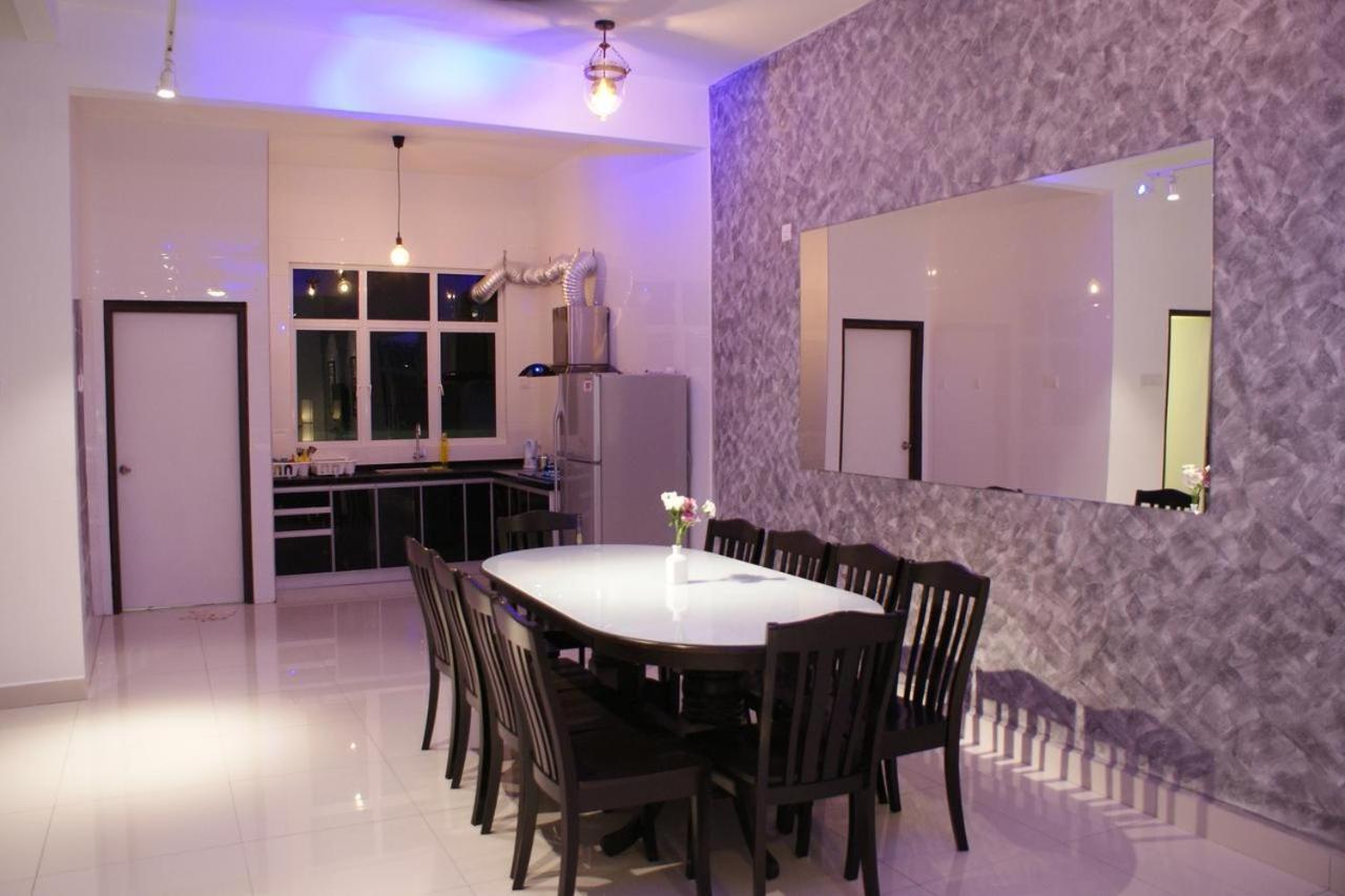 แชมร็อค ซีวิว 11 บีช วิลลา Villa บาตูเฟอริงกี ภายนอก รูปภาพ