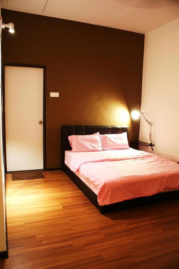 แชมร็อค ซีวิว 11 บีช วิลลา Villa บาตูเฟอริงกี ภายนอก รูปภาพ